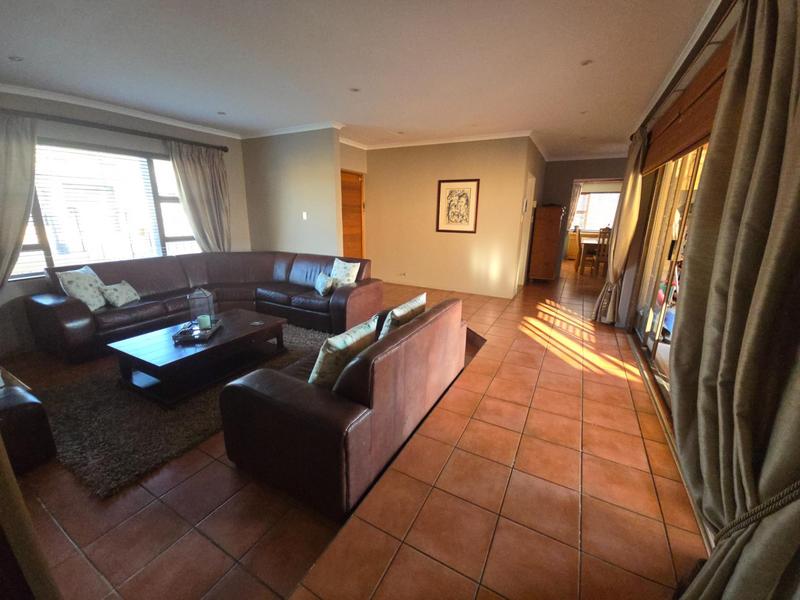 To Let 5 Bedroom Property for Rent in Goedehoop Western Cape